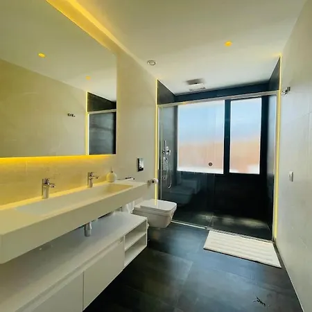 Puente Premium Rooftop & Garden Apartment